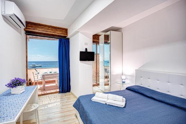 The photo shows the Belmare Residence on the beach located in the city of Nerano.