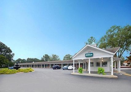 Ambassador Inn - Fayetteville, NC