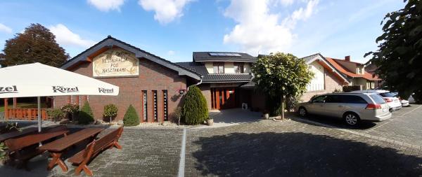 The photo shows the Restauracja i Noclegi Pod Kasztanami located in the city of Suchy Bór.