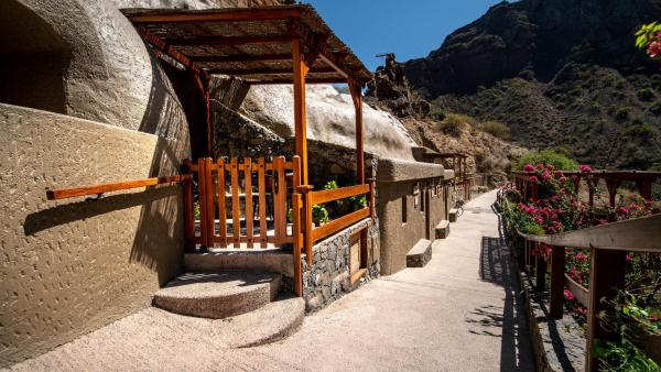 写真にはインヘニオ市にあるCasas rurales de Guayadequeが写っています。