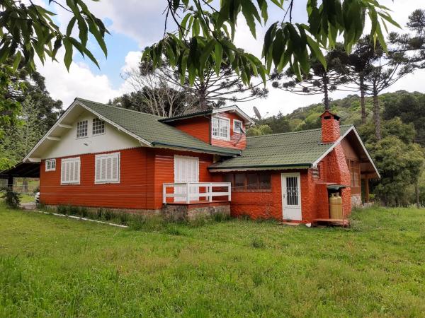 The photo shows the Casarão da Cascata located in the city of Gramado.