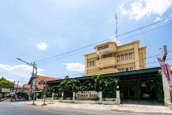 En la foto se muestra el objeto RedDoorz Plus near Alun Alun Karanganyar ubicado en la ciudad de Bendosari.
