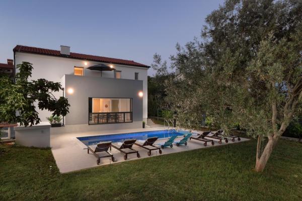 Luxury Villa Medulin Ii With Heated Pool And Sea View Near The Beach - Ližnjan