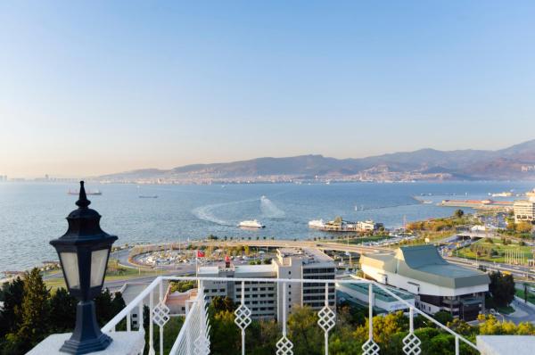 A la foto es mostra l'objecte Büyük Konak İzmir situat a la ciutat de Esmirna.
