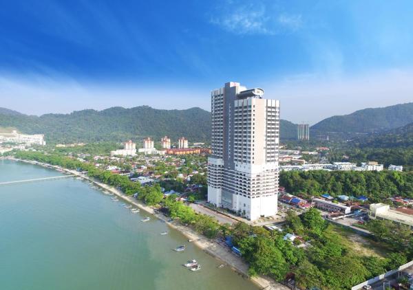 A la foto es mostra l'objecte Lexis Suites Penang situat a la ciutat de Bayan Lepas.