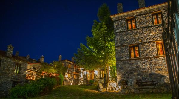 写真にはパライオス・アギオス・アタナシオス市にある4 Seasons Premium Chalet & Massage Treatmentsが写っています。