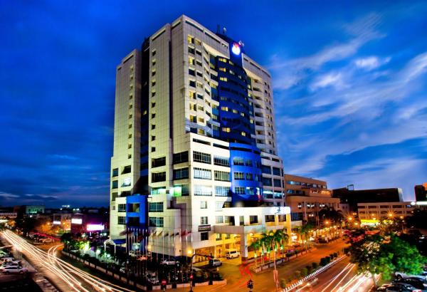 A la foto es mostra l'objecte Mega Hotel Sdn Bhd situat a la ciutat de Miri.