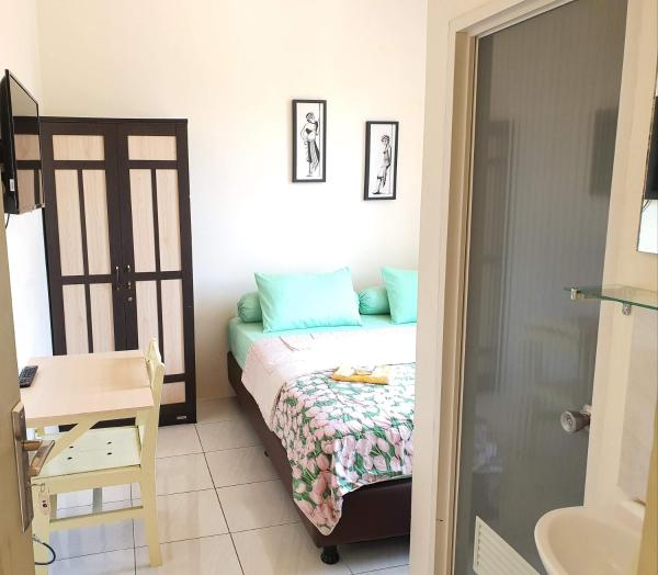Na zdjęciu widoczny jest obiekt Delta Inn Bogor Syariah for Indonesian Only położony w mieście Bogor.