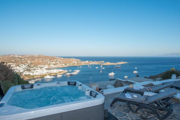写真にはプサロウ市にあるMykonos Psarou Placeが写っています。