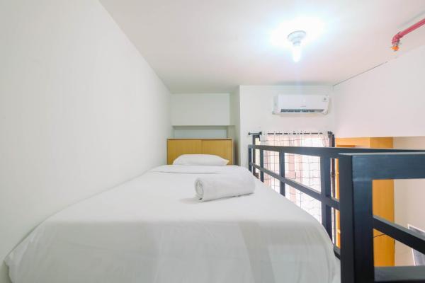 Minimalist And Comfortable Studio Dave Apartment By Travelio - Depok