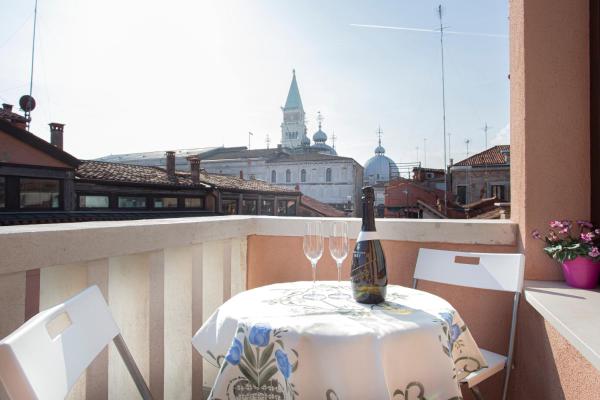 A la foto es mostra l'objecte Venice Luxury Terrace View of San Marco situat a la ciutat de Venècia.