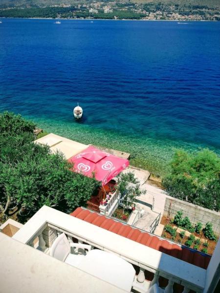Na fotografii je vidět objekt Apartments Natasa nacházející se ve městě Trogir.