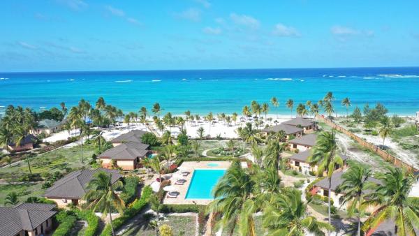 På billedet ses objektet The Sands Beach Resort beliggende i byen Bwejuu.