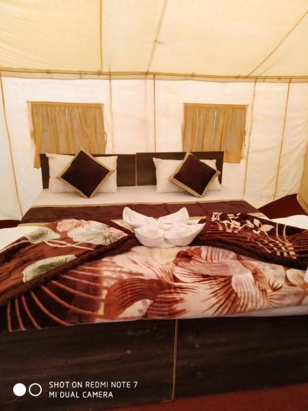 A la foto es mostra l'objecte Lumbini Camp Hunder, Nubra Valley situat a la ciutat de Leh.