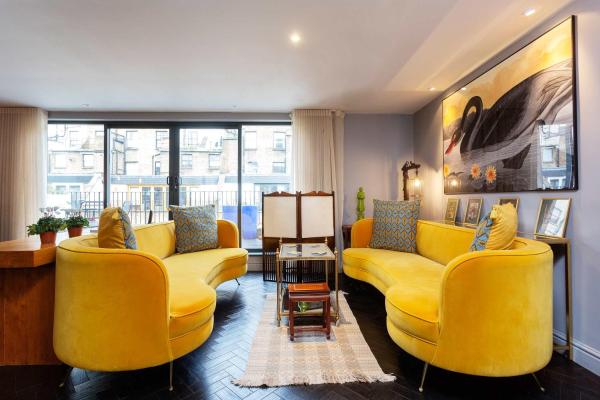 Veeve - Queen's Mews, London