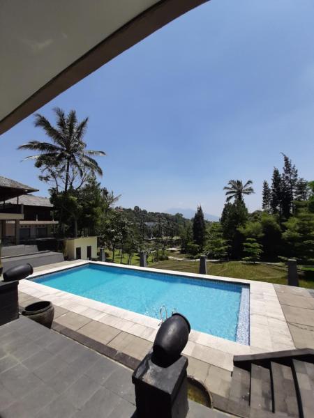 Na fotografii je vidět objekt Albero Hotel Bogor nacházející se ve městě Ciherangsating.