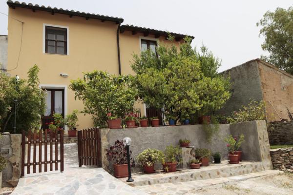 Nella foto è visibile l'oggetto B&B S'ARROSA ANTIGA situato nella città di Narcao.