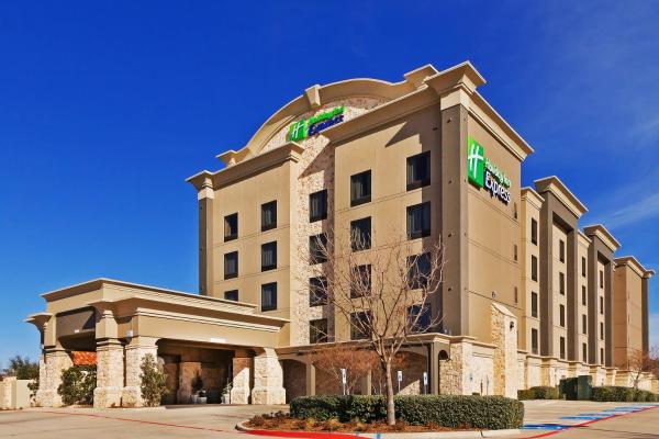 Na zdjęciu widoczny jest obiekt Holiday Inn Express Frisco Legacy Park Area by IHG położony w mieście Frisco.