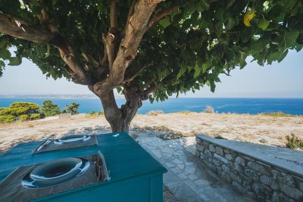 A la foto es mostra l'objecte Karavos View - An artists' hideaway Paradise situat a la ciutat de Kalyves.