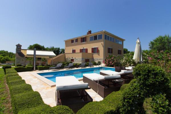 Beautiful Villa Divina With Large Pool, Sauna & Hydrommassage Near Pula, High Level Of Privacy - Medulin