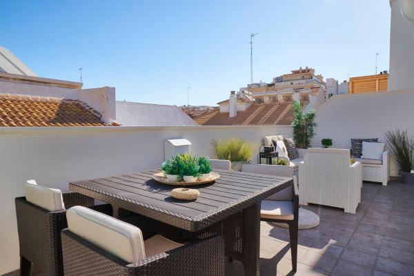 Na zdjęciu widoczny jest obiekt Studio Deluxe with Shared Roof Terrace położony w mieście Malaga.