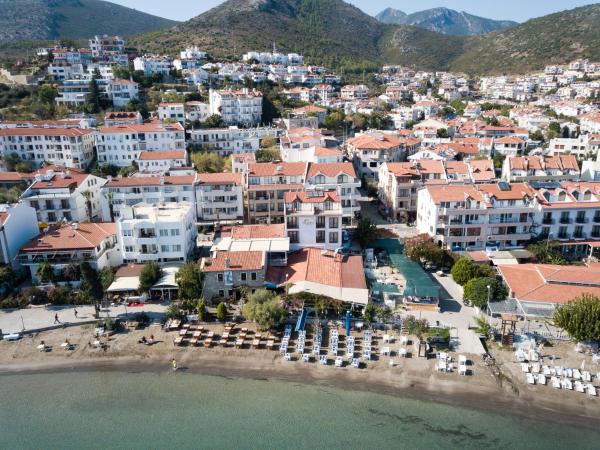 A la foto es mostra l'objecte Veziroğlu Apart situat a la ciutat de Datca.