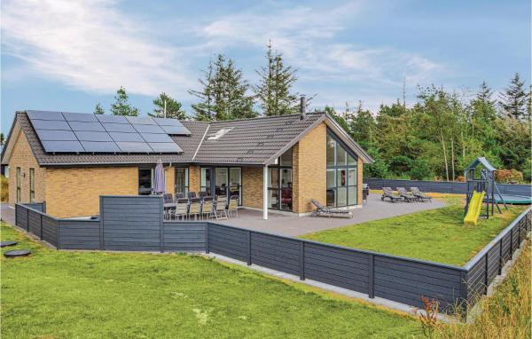 A la foto es mostra l'objecte Holiday Home Fyrvej Blåvand Iv situat a la ciutat de Blåvand.