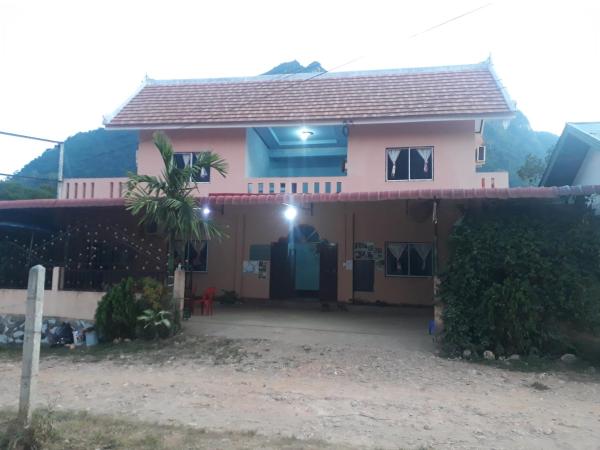 Na fotografii je vidět objekt Lamorn Guesthouse nacházející se ve městě Nongkhiaw.