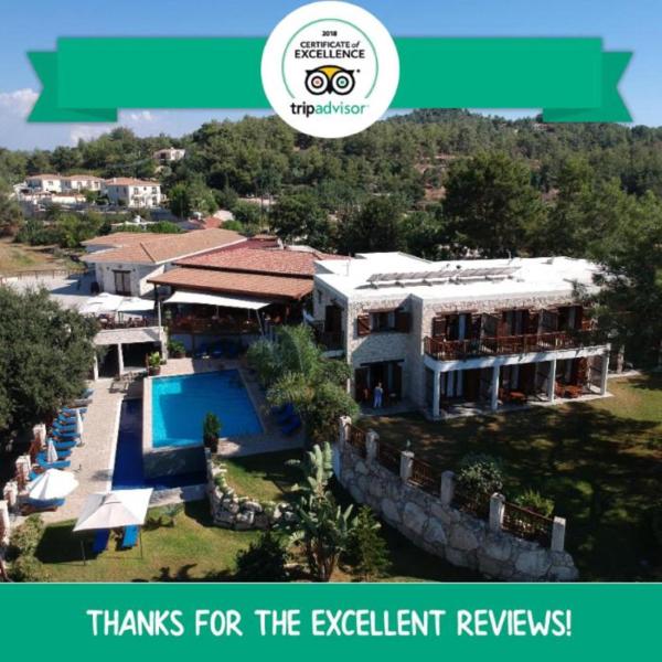 A la foto es mostra l'objecte Demetriou Paradisos Hills Hotel situat a la ciutat de Lyso.