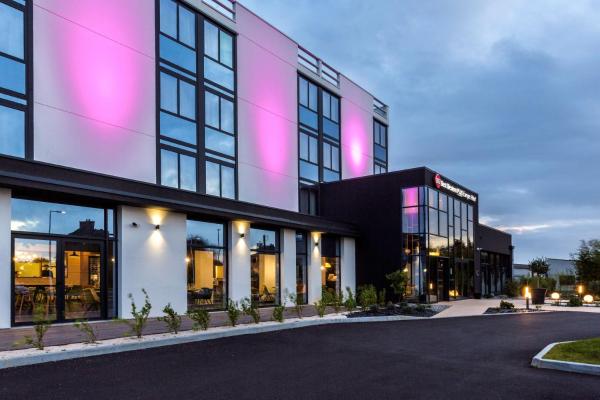 The photo shows the Best Western Plus Europe Hôtel Brest located in the city of Brest.