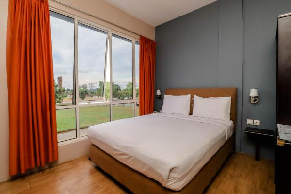 Auf dem Foto ist das Objekt Blitz Hotel Batam Near Sultan Mahmud Ri'ayat Shah in der Stadt Tanjungriau zu sehen.
