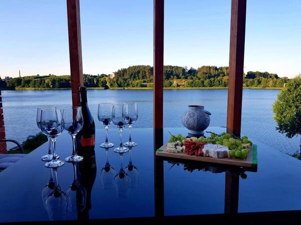 Nella foto è visibile l'oggetto Dom nad jeziorem Stacja Hartowiec situato nella città di Trzcin.