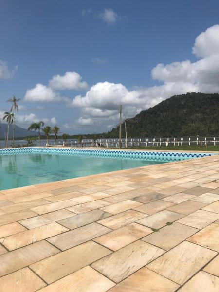 A la foto es mostra l'objecte Iate Clube Rio Verde - Ilha Comprida situat a la ciutat de Cananéia.