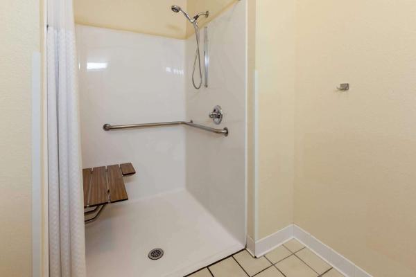 Foto 9: Super 8 by Wyndham Big Rapids