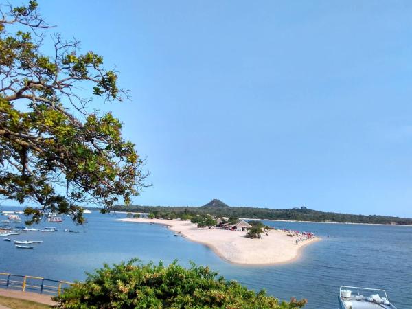 The photo shows the Kitnet em Alter do Chão located in the city of Alter do Chao.