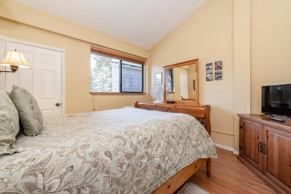 Фотография 4: Summit #257 - Top floor Summit 1 Bedrm 1 Bathrm Condo. Just steps too Little Eagle Lodge. Sleeps 4