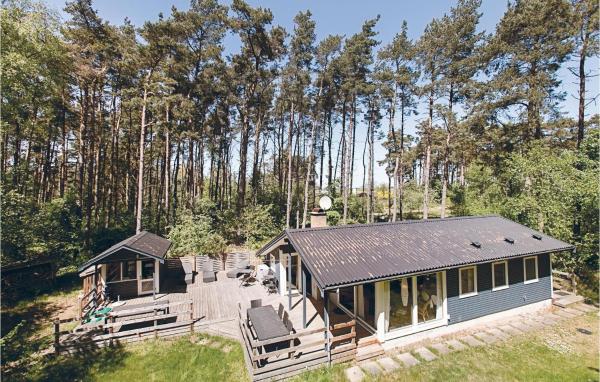 Na fotografii je vidět objekt Holiday Home Munkegårdsskoven Nexø Ix nacházející se ve městě Spidsegård.