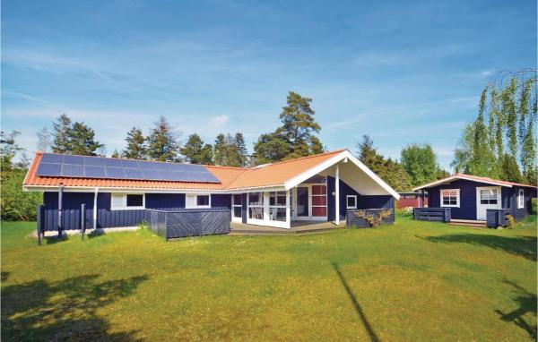Four-Bedroom Holiday Home In Vaggerlose, Marielyst