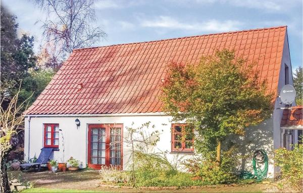 La photo montre l'objet Three-Bedroom Holiday Home In Orsted situé dans la ville de Sødring.