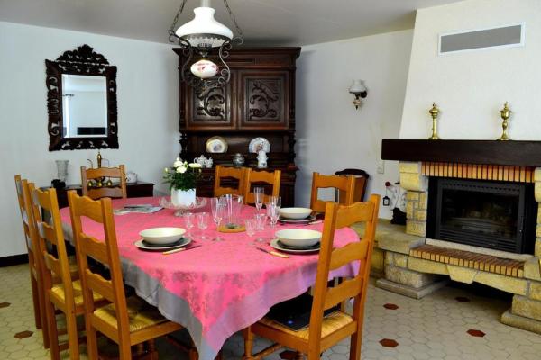 A la foto es mostra l'objecte Gite Le Masgiral situat a la ciutat de Sardent.