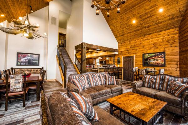 A la foto es mostra l'objecte WaterMill Cove Resort 8Bed Lakefront Lodge 2 miles to SDC HUGE POOL situat a la ciutat de Branson.