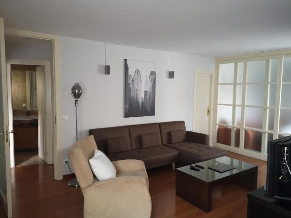 På bilden syns objektet plaza del grano - barrio húmedo - som ligger i staden León.