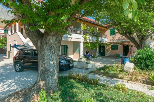 A la foto es mostra l'objecte Apartments Roko situat a la ciutat de Duće.