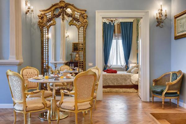 A la foto es mostra l'objecte Demartini Palace situat a la ciutat de Pula.