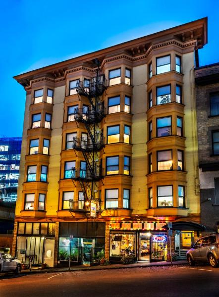 Kuvassa näkyy kohde Arundel Mansions Hotel, joka sijaitsee kaupungissa New Westminster.