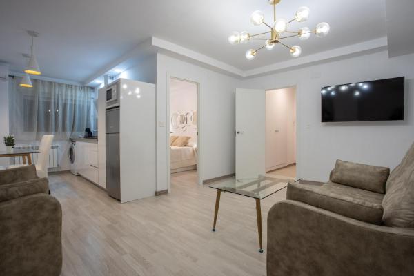 CENTER DELUXE II, Гранада