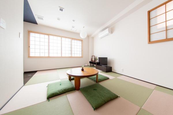 A la foto es mostra l'objecte Yado Hachiemon situat a la ciutat de Osaka.
