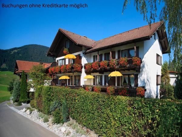 Na fotografii je vidět objekt Gästehaus Böck nacházející se ve městě Pfronten.