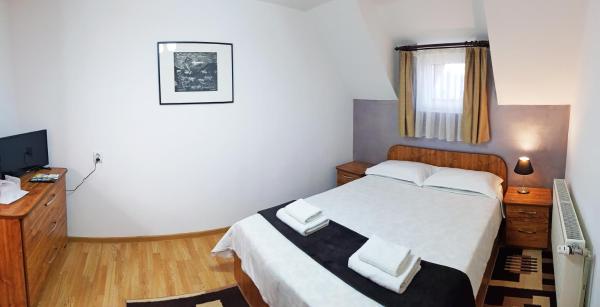 A la foto es mostra l'objecte Dmc House situat a la ciutat de Frumosu.