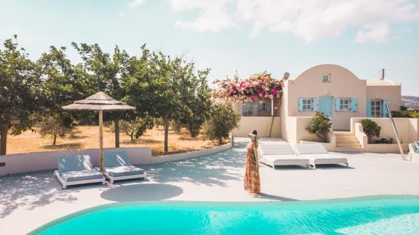 A la foto es mostra l'objecte Sienna Eco Resort situat a la ciutat de Fira.